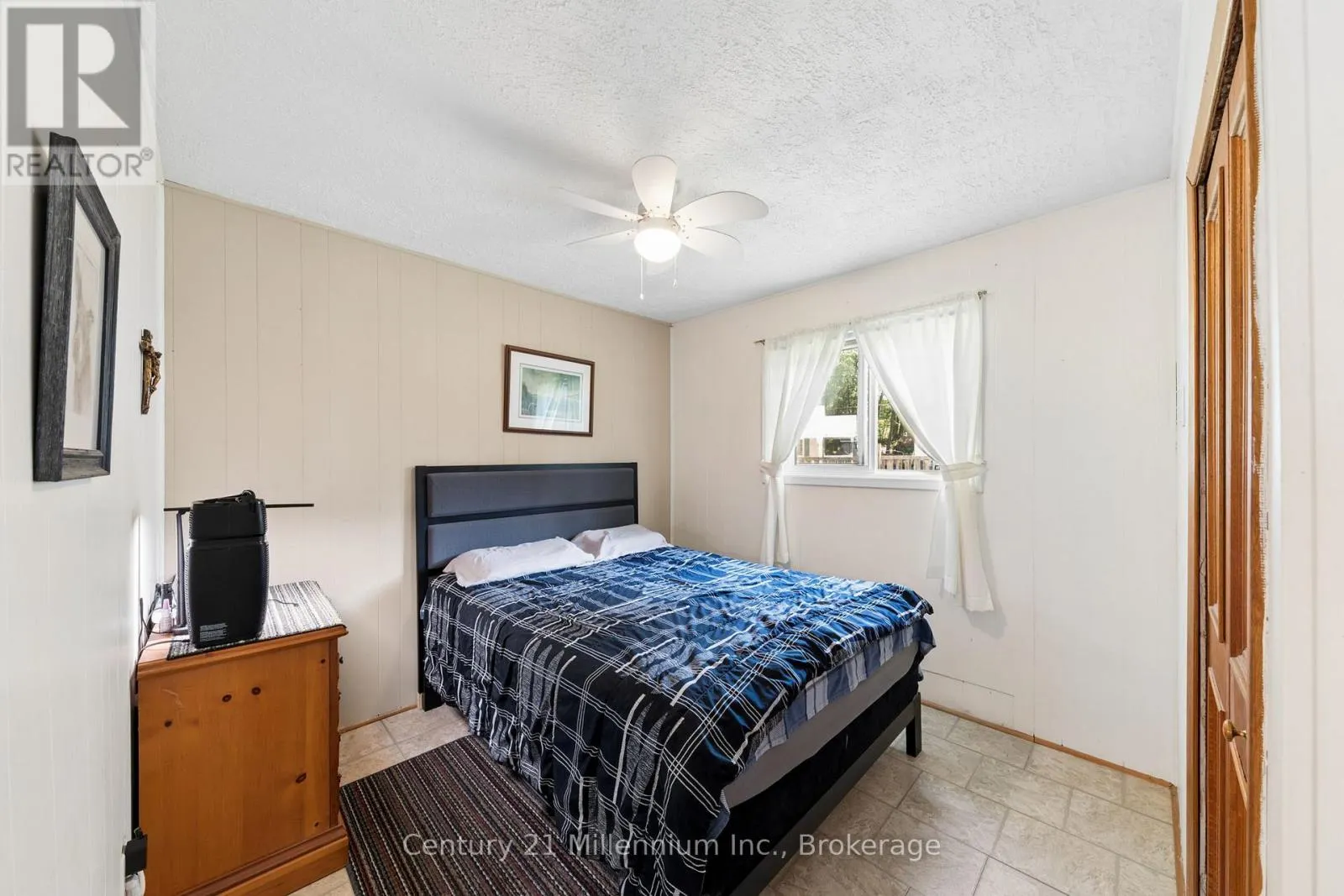 25 GLENDALE AVENUE