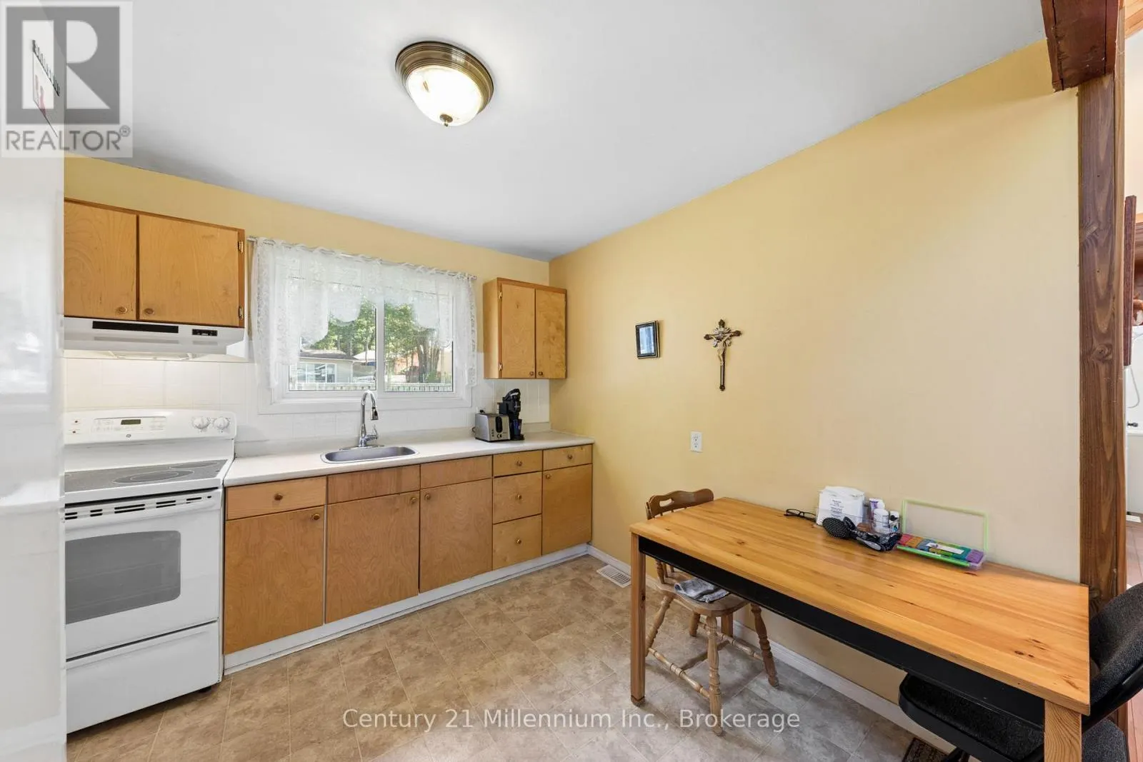 25 GLENDALE AVENUE