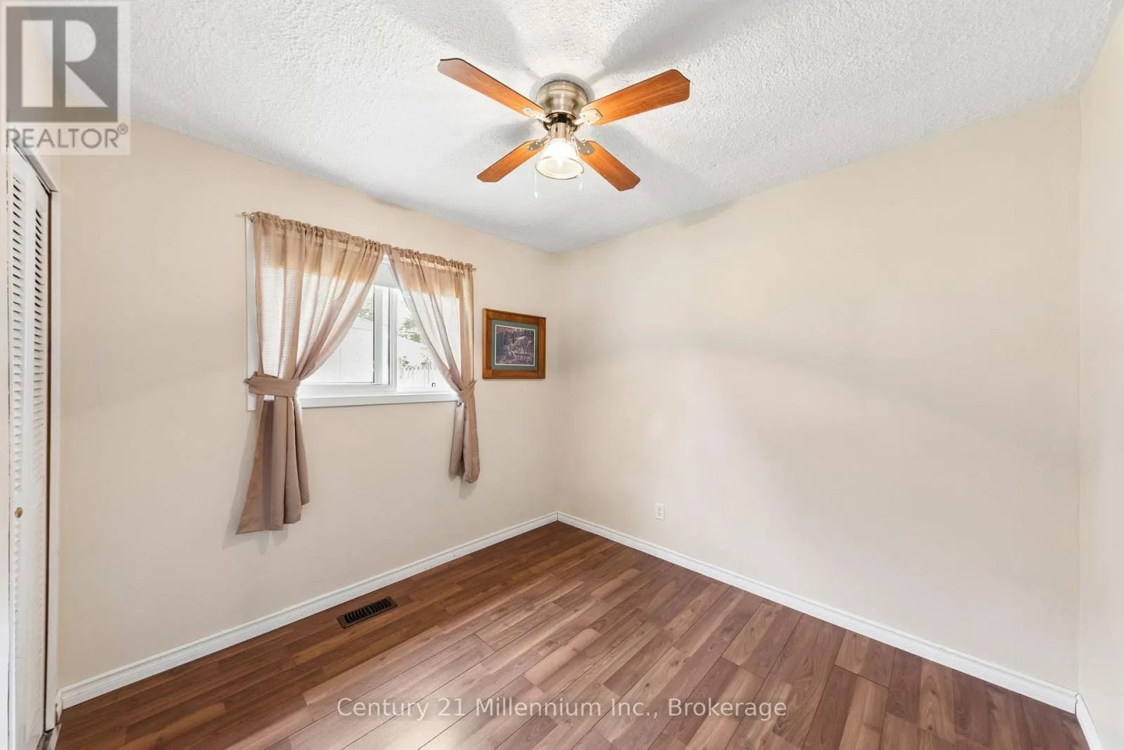 25 GLENDALE AVENUE