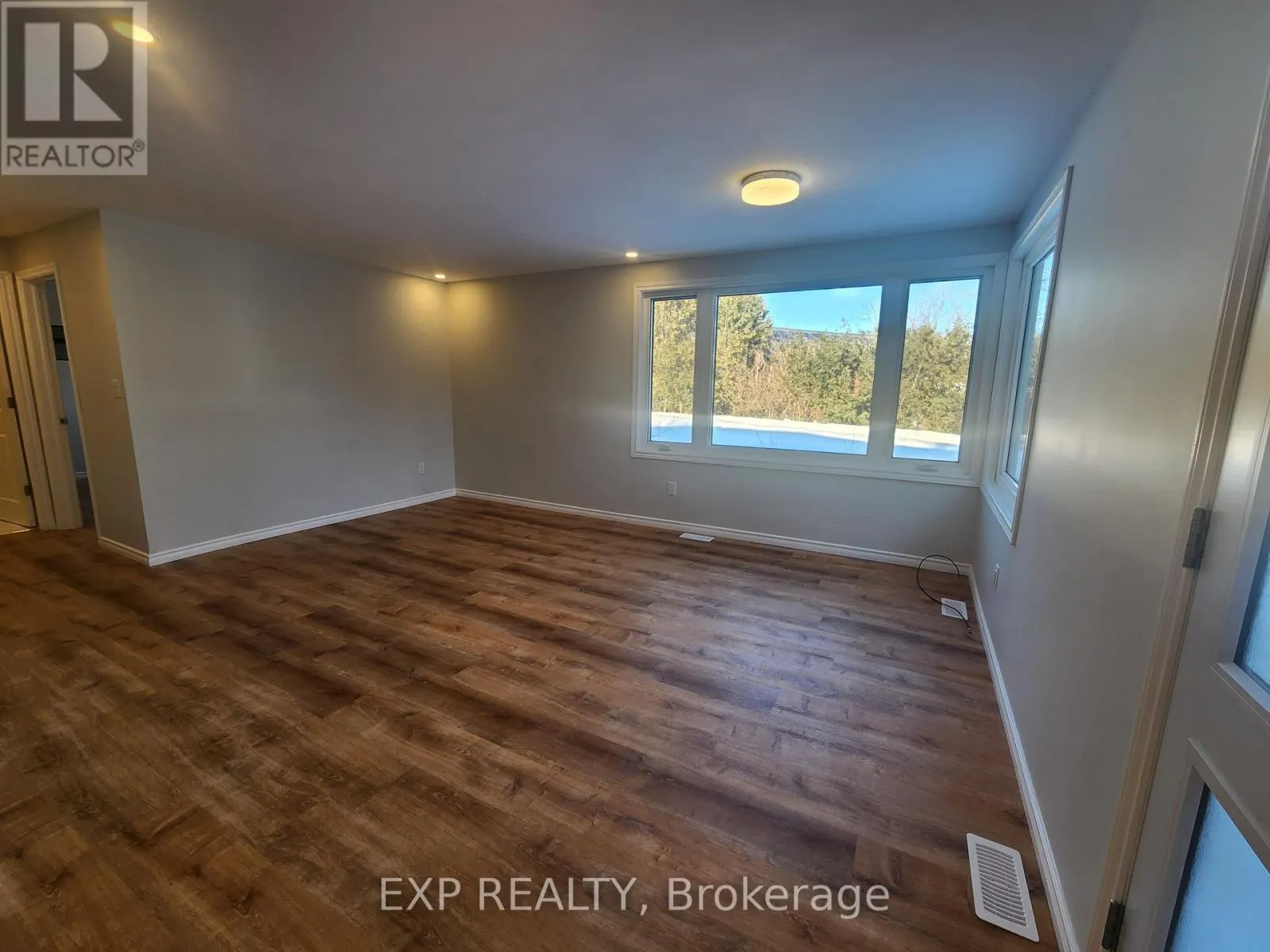 71 LAKESHORE ROAD E