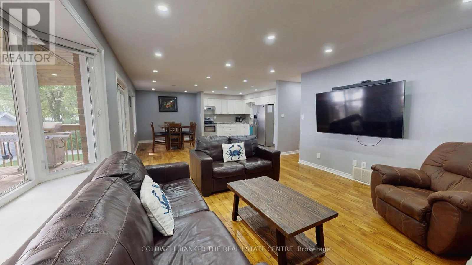 3919 TREELINE DRIVE