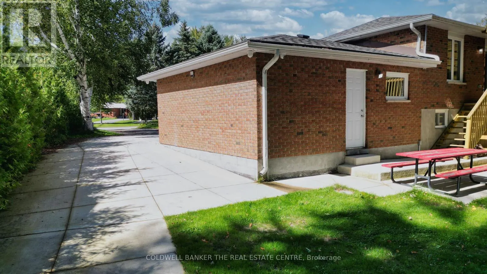 3919 TREELINE DRIVE