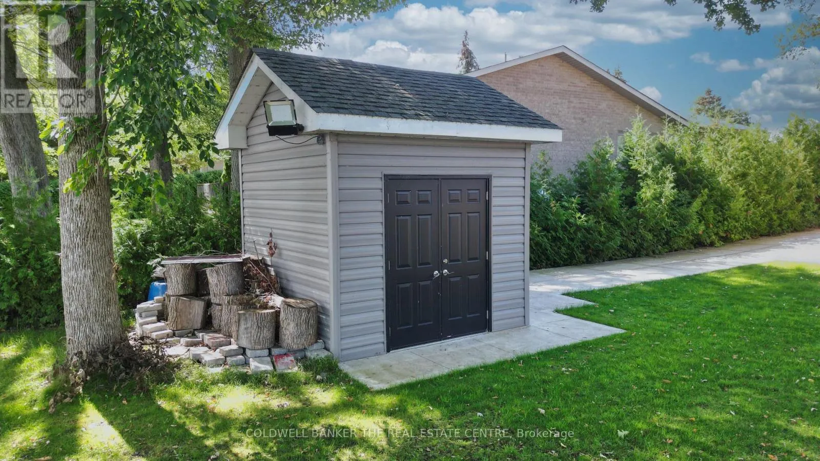 3919 TREELINE DRIVE
