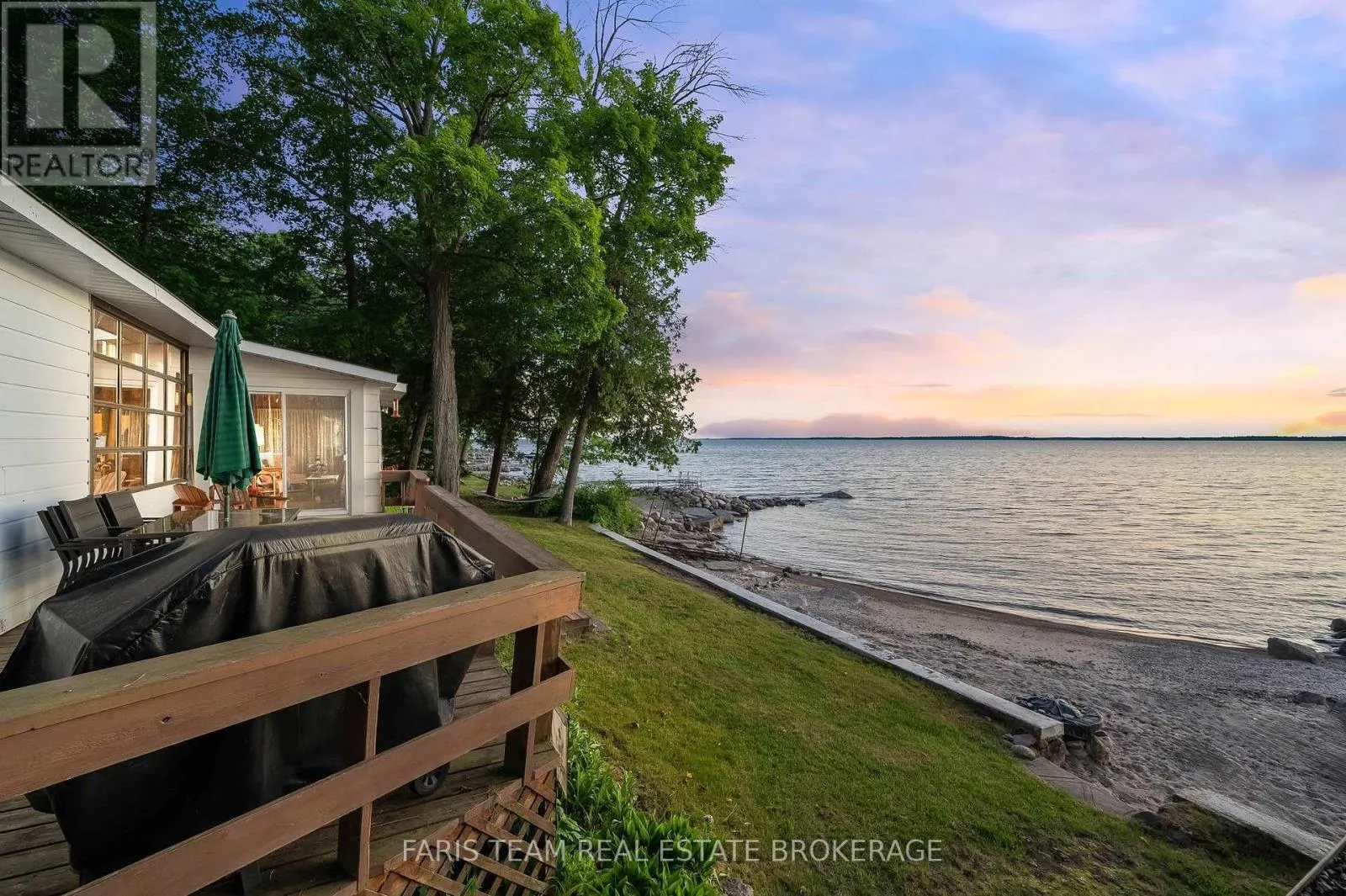 1697 CHAMPLAIN ROAD