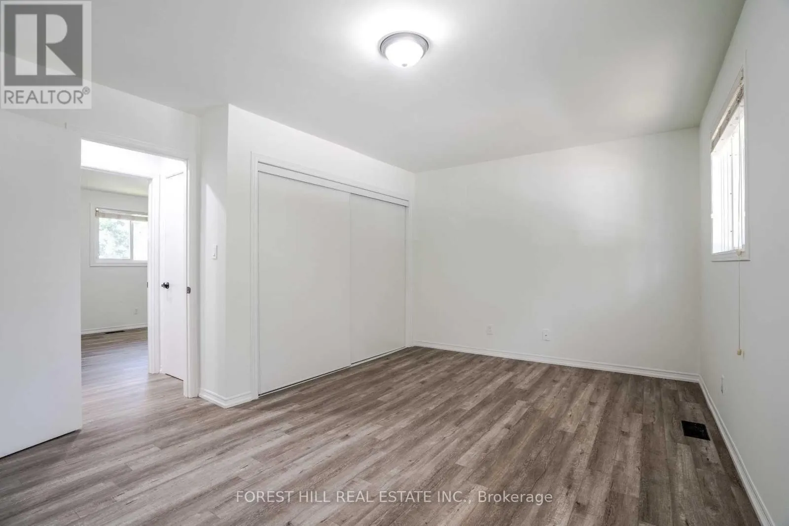 UPPER - 18 SHANNON STREET