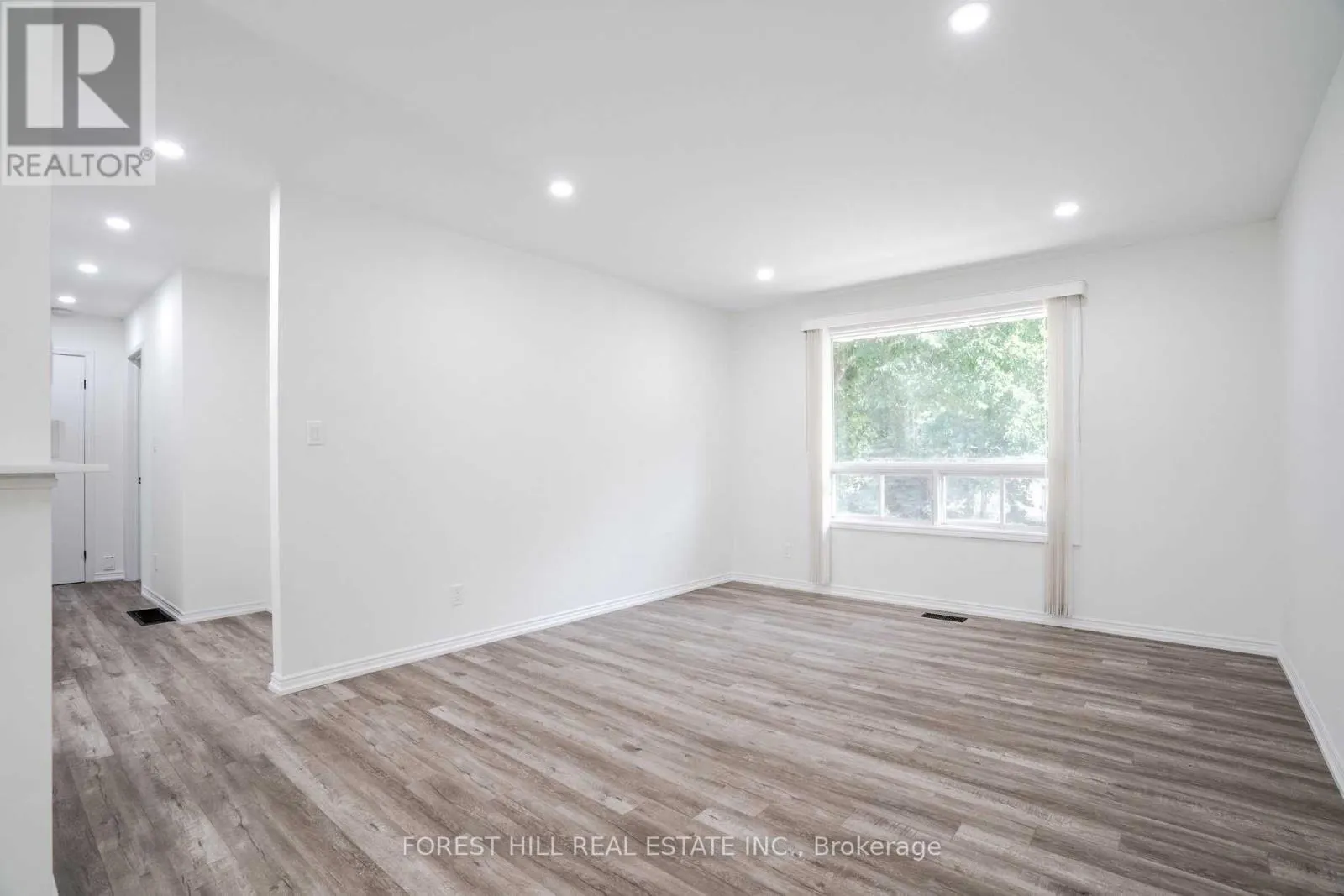 UPPER - 18 SHANNON STREET