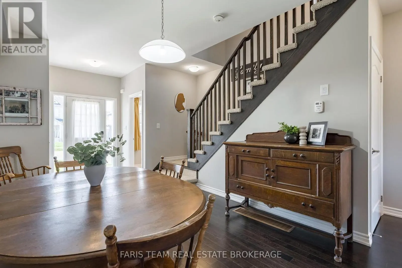 207 SPRINGFIELD CRESCENT