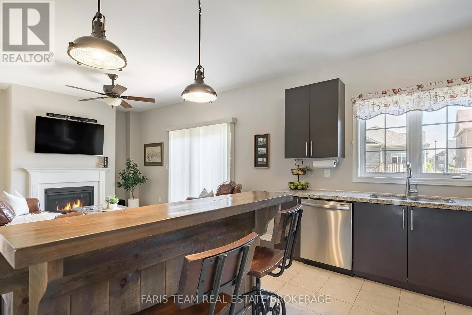 207 SPRINGFIELD CRESCENT