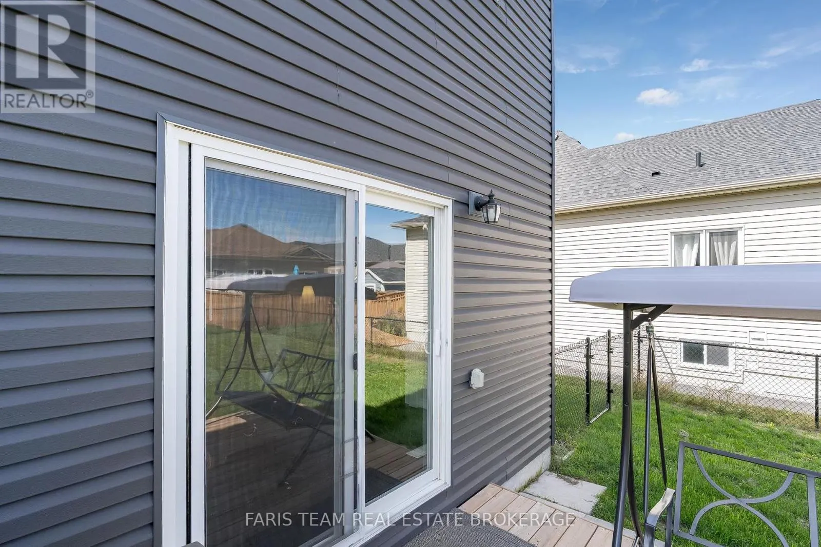 207 SPRINGFIELD CRESCENT