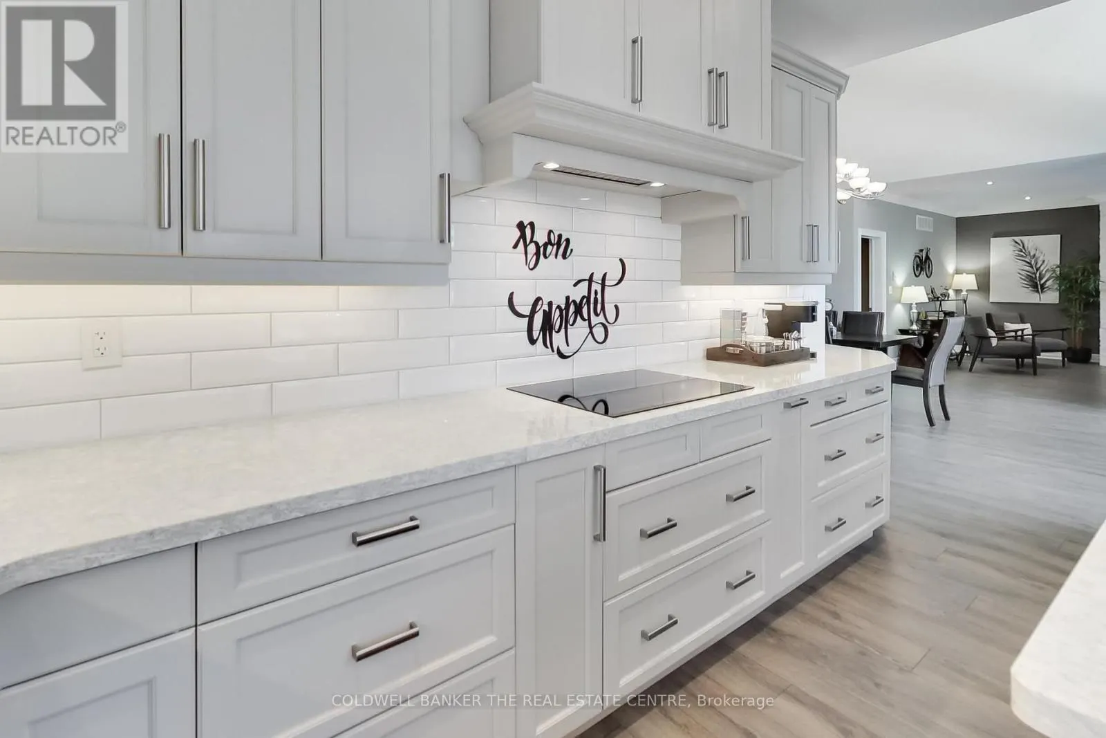 224 LAKESHORE ROAD E
