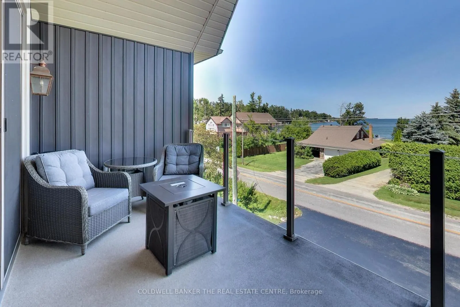 224 LAKESHORE ROAD E