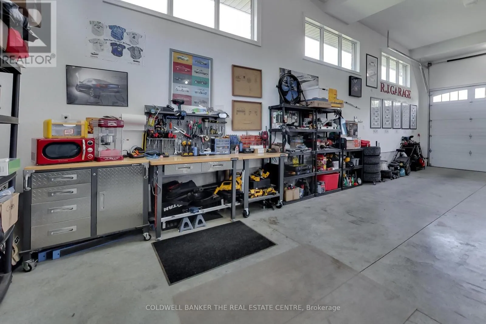 224 LAKESHORE ROAD E