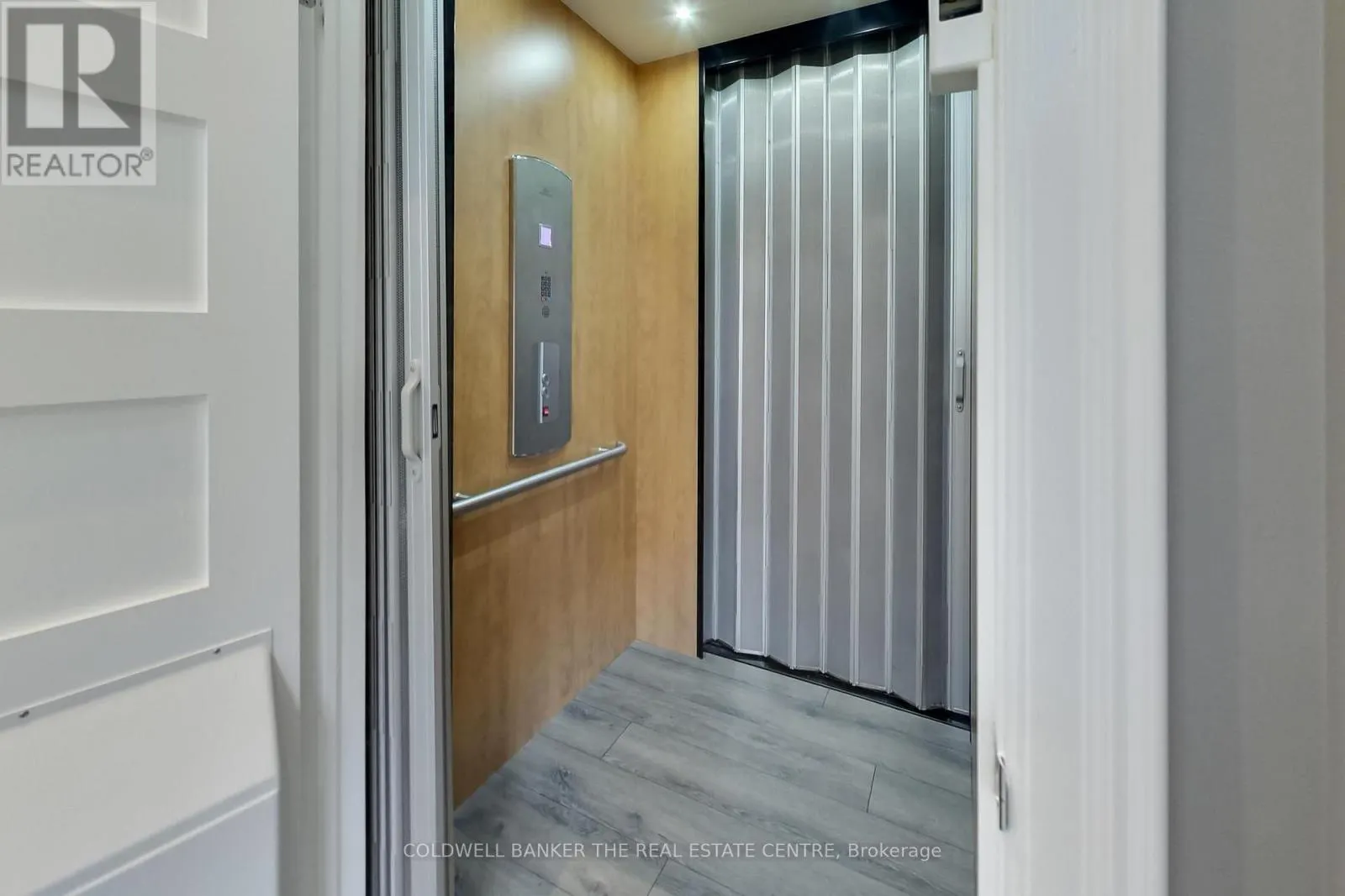 224 LAKESHORE ROAD E