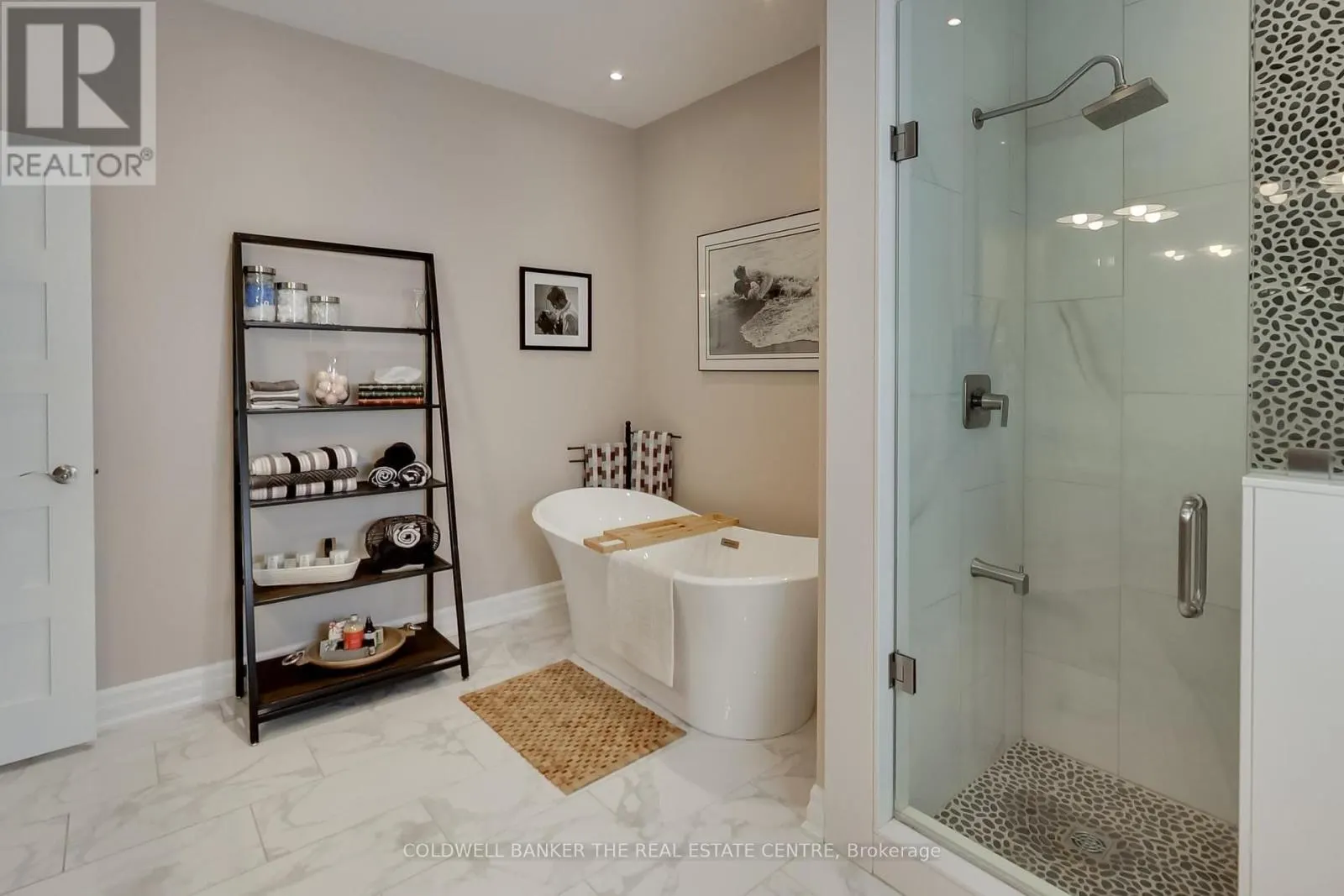 224 LAKESHORE ROAD E