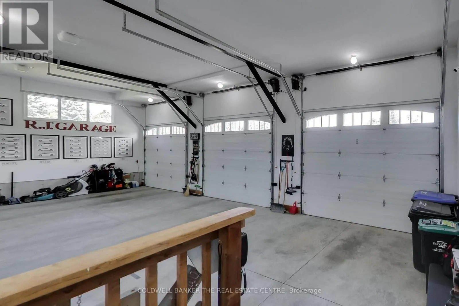 224 LAKESHORE ROAD E