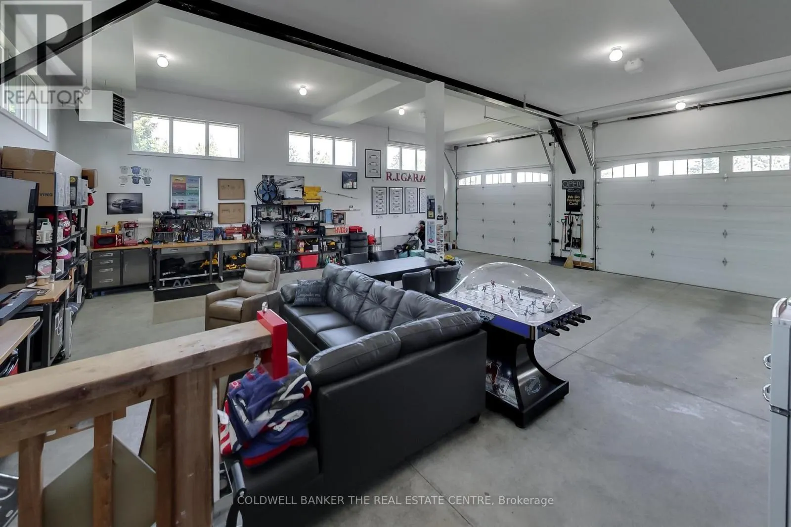 224 LAKESHORE ROAD E