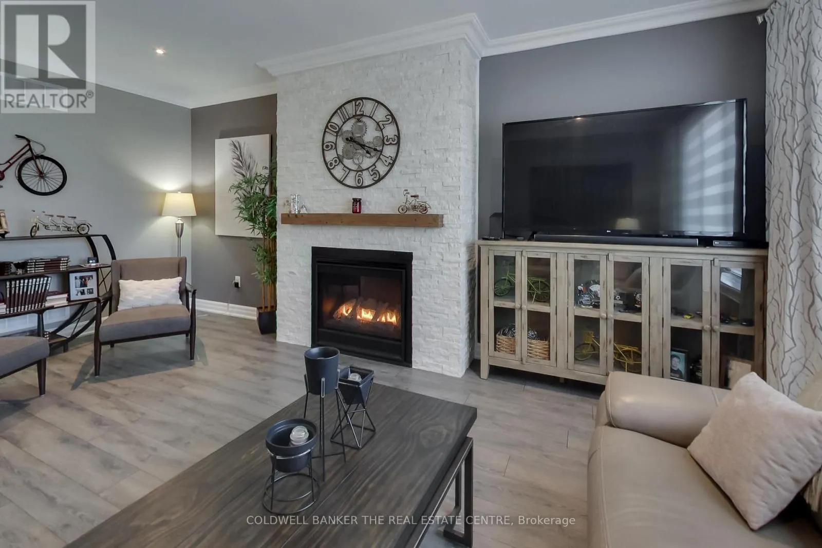 224 LAKESHORE ROAD E