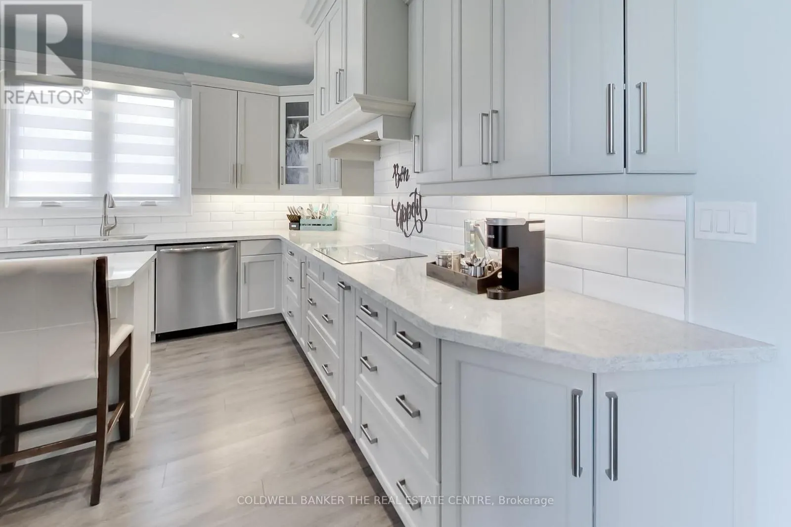 224 LAKESHORE ROAD E