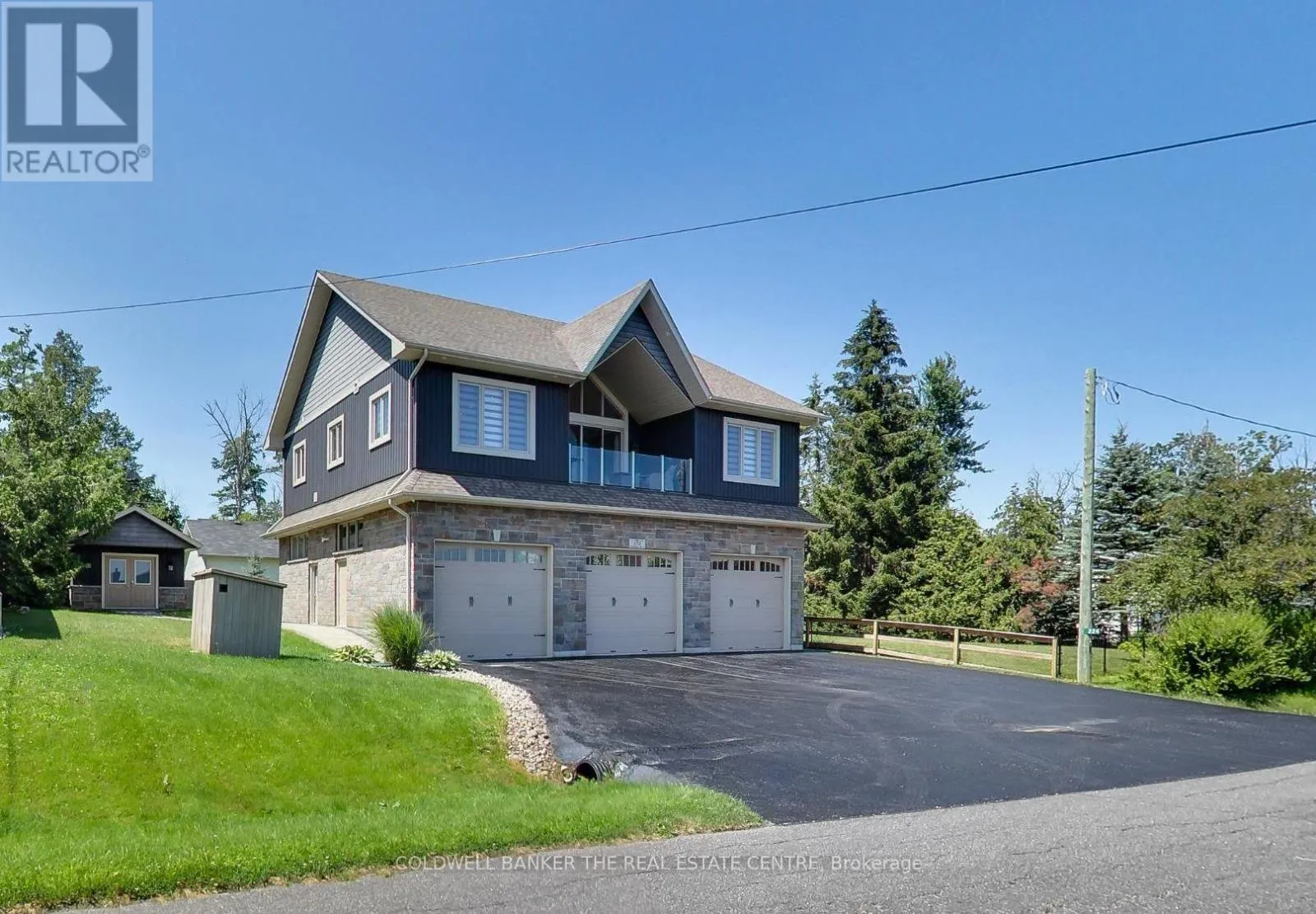 224 LAKESHORE ROAD E