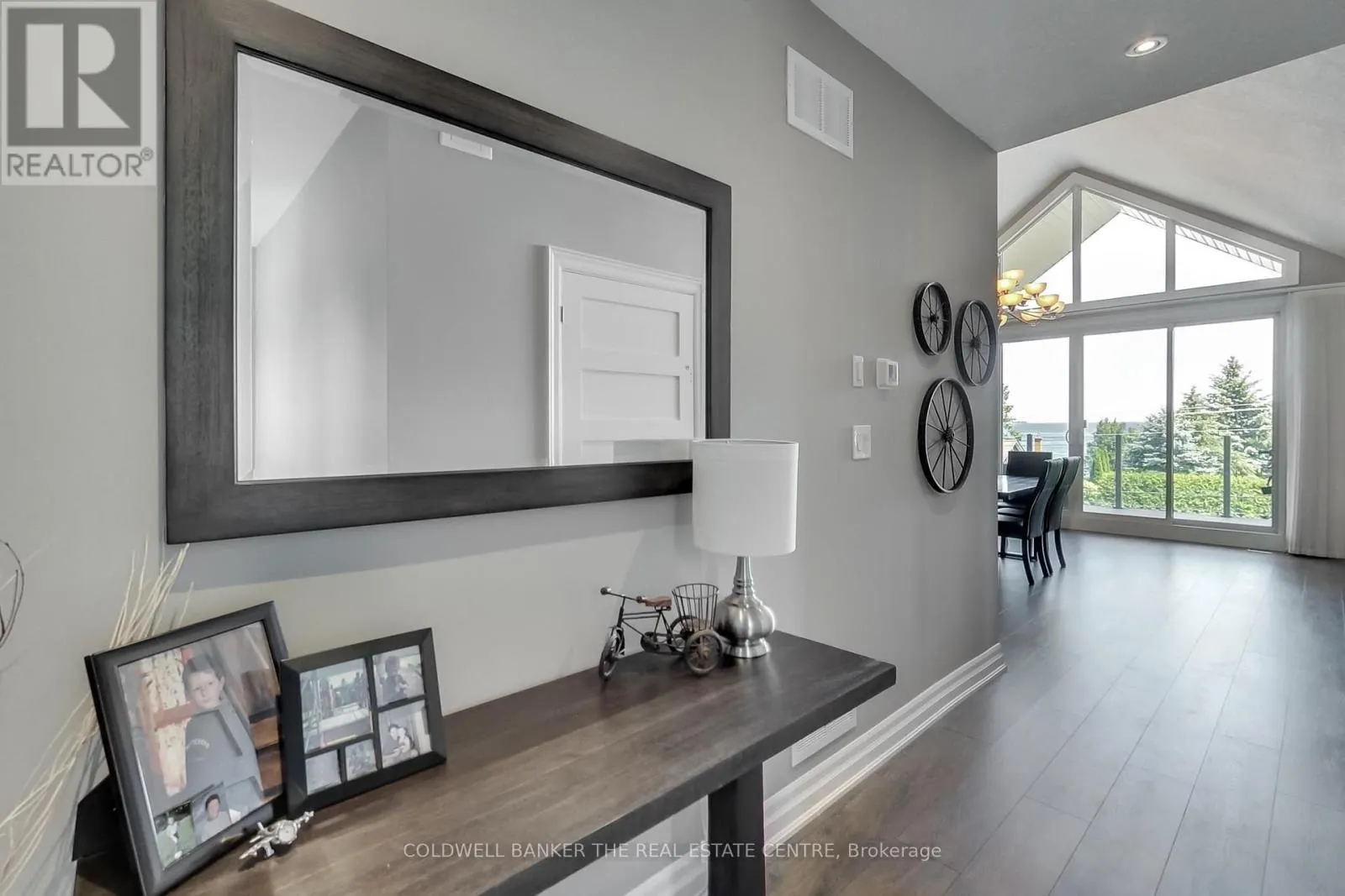 224 LAKESHORE ROAD E