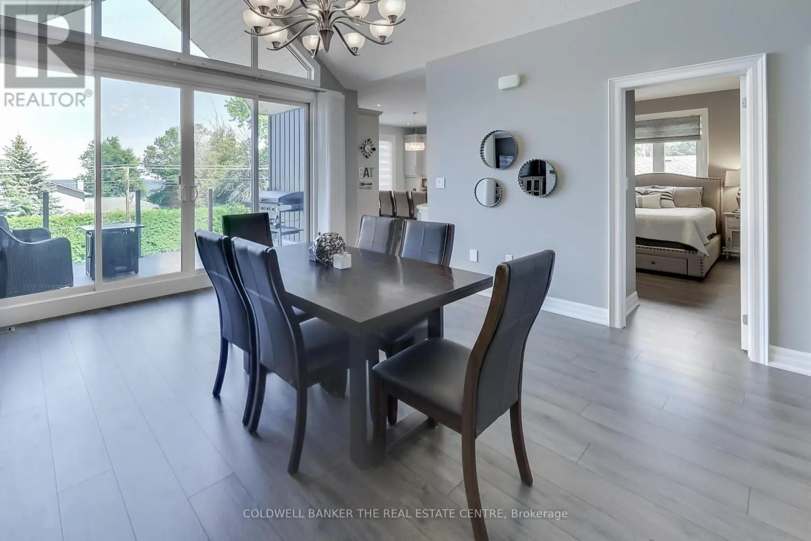 224 LAKESHORE ROAD E
