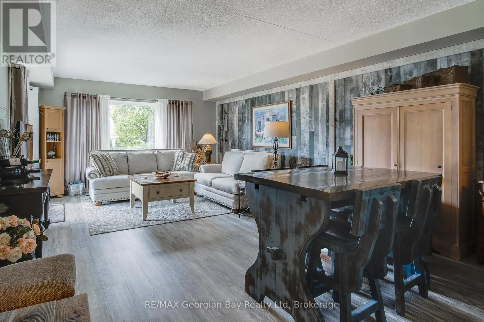 102 - 11 BECK BOULEVARD #102