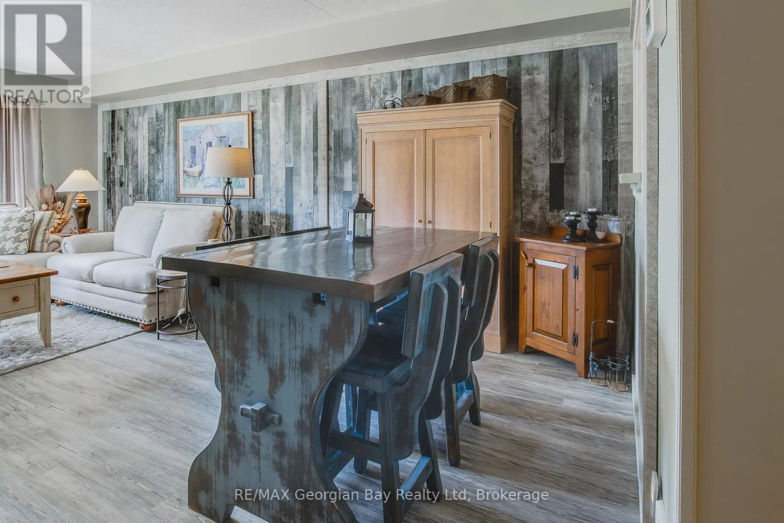 102 - 11 BECK BOULEVARD #102