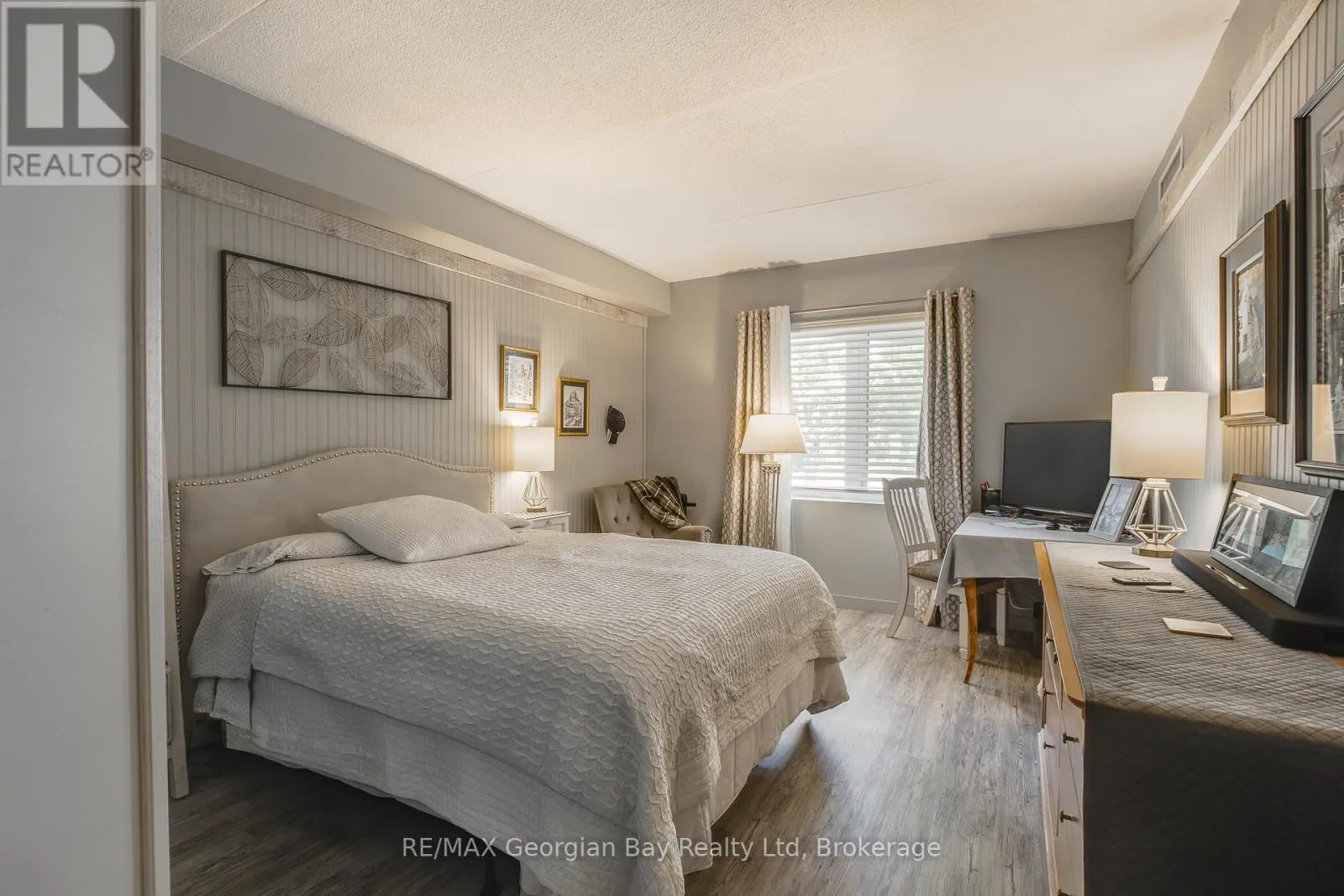 102 - 11 BECK BOULEVARD #102