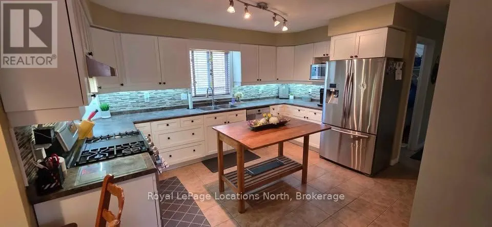 25 MARINA CRESCENT