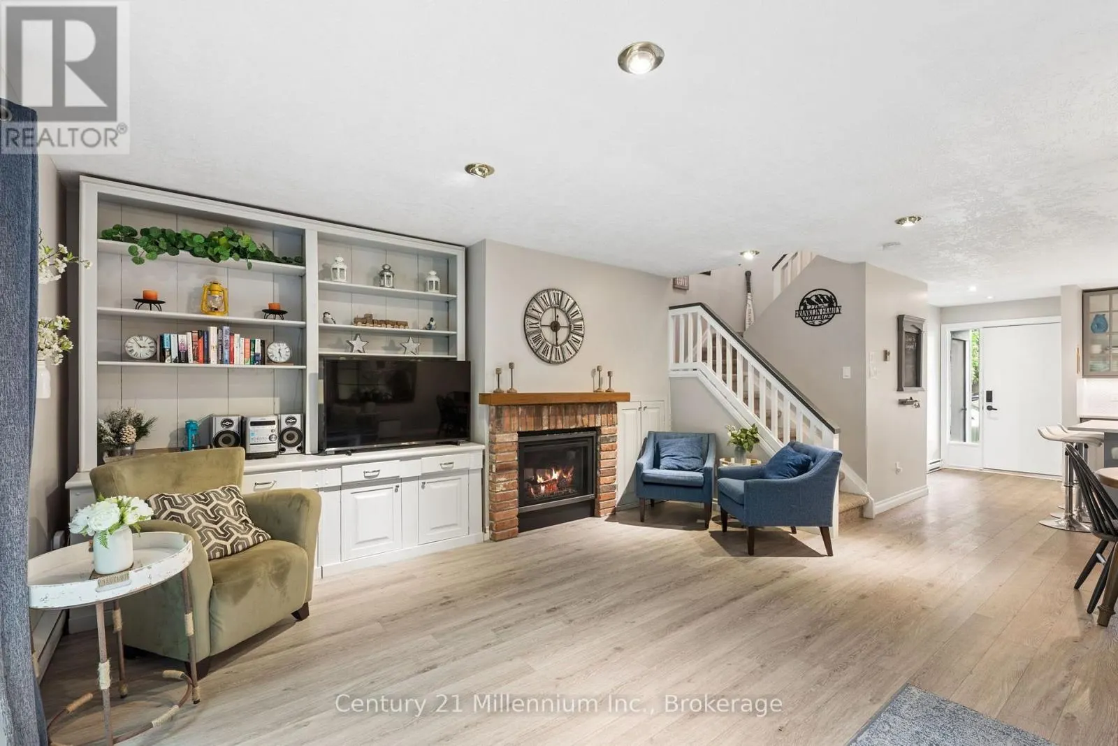 156 ESCARPMENT CRESCENT