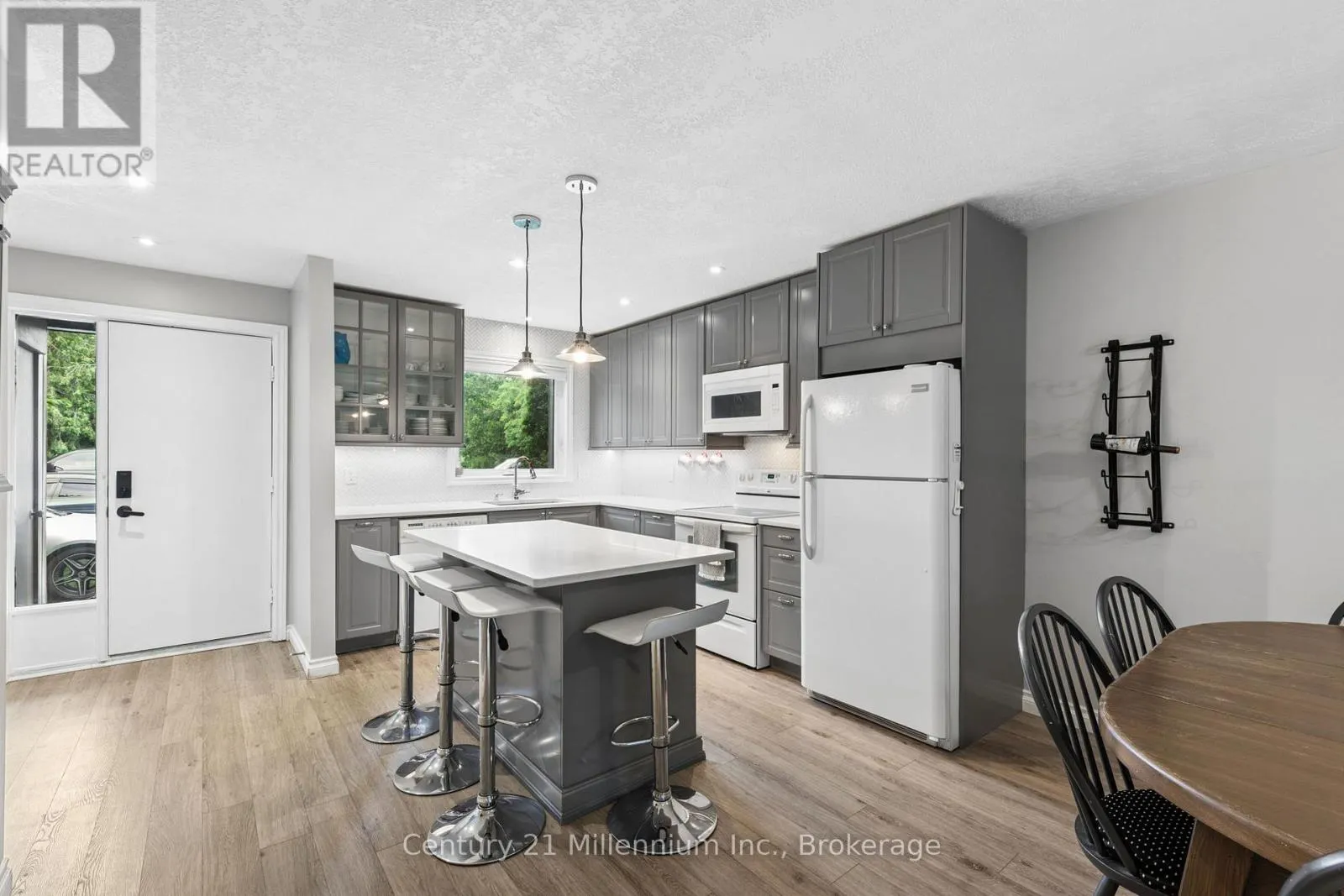 156 ESCARPMENT CRESCENT