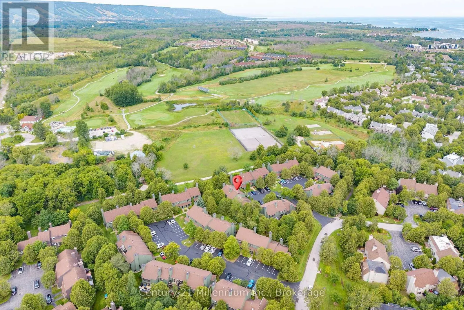 156 ESCARPMENT CRESCENT