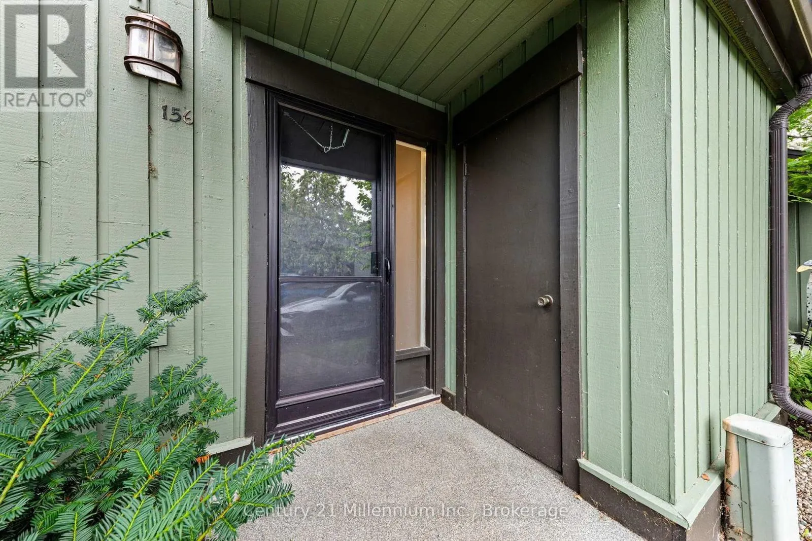 156 ESCARPMENT CRESCENT