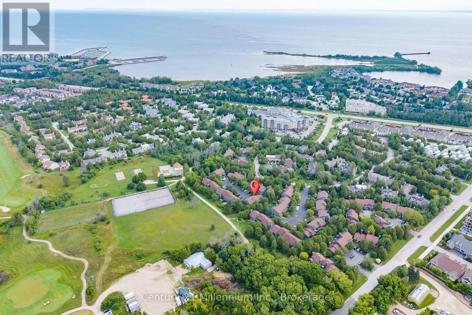 156 ESCARPMENT CRESCENT