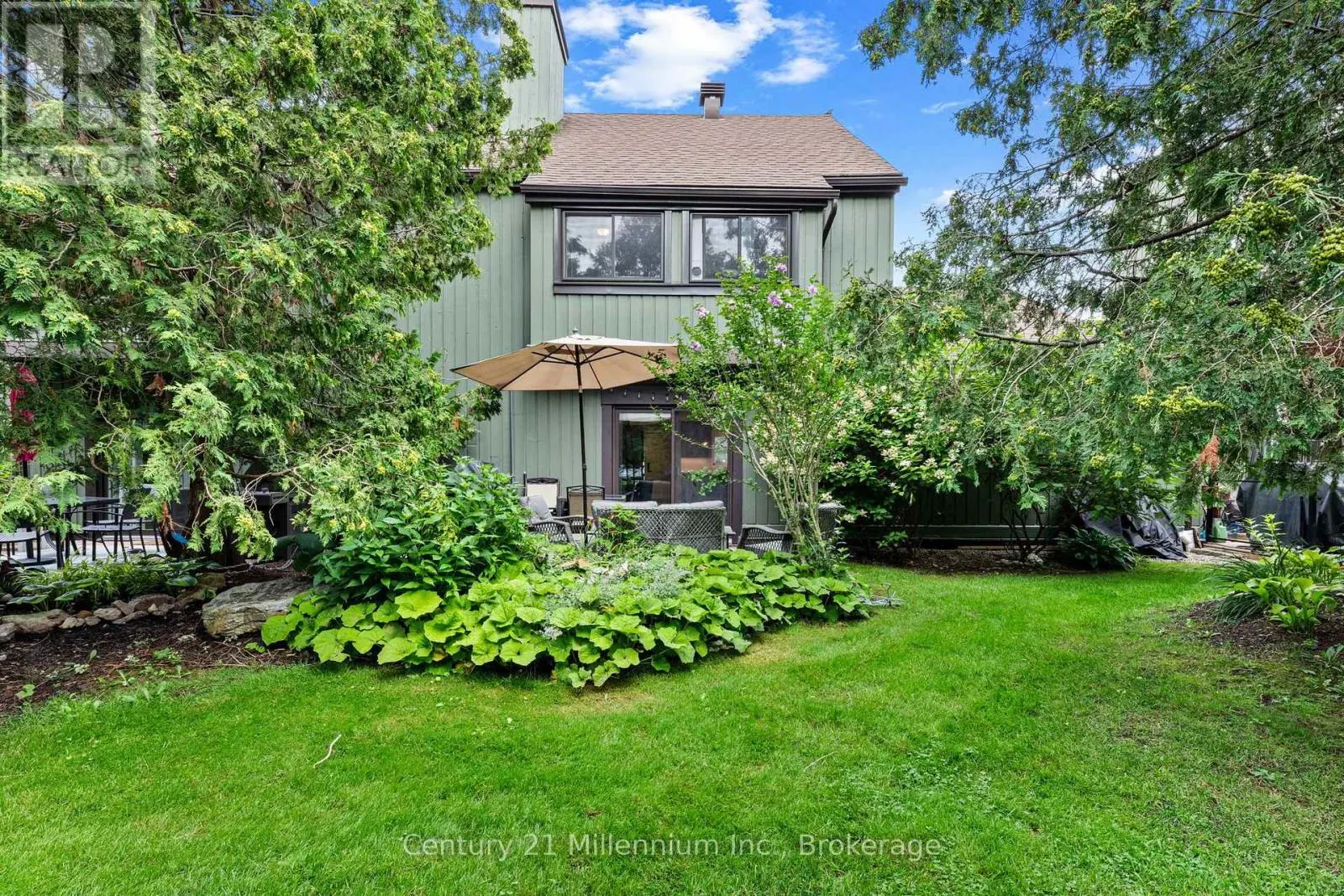 156 ESCARPMENT CRESCENT