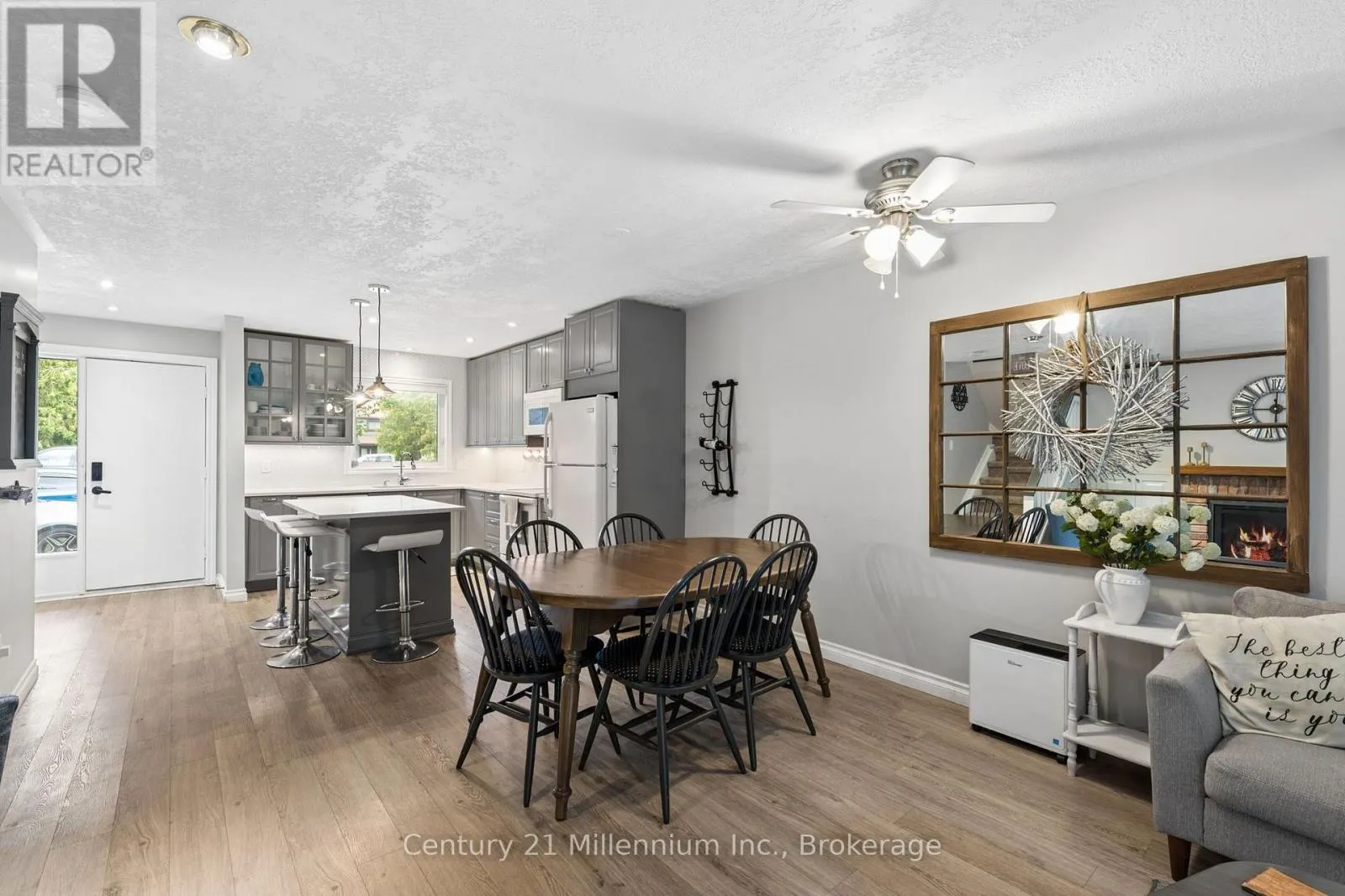 156 ESCARPMENT CRESCENT