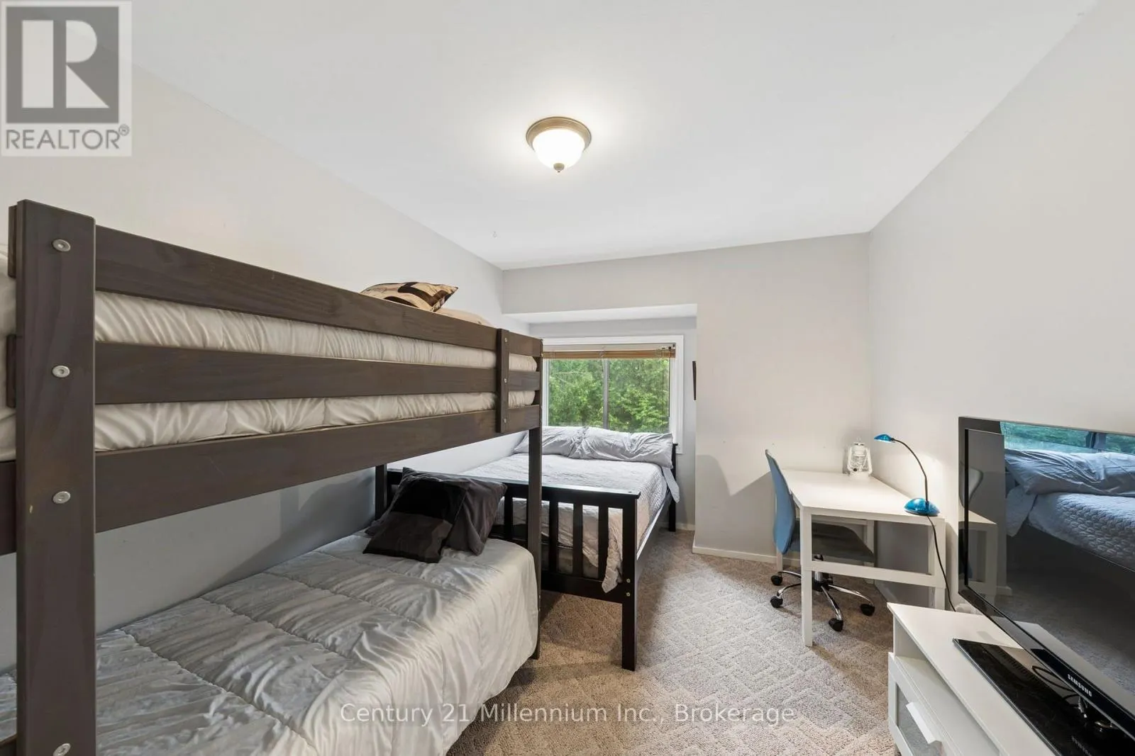 156 ESCARPMENT CRESCENT