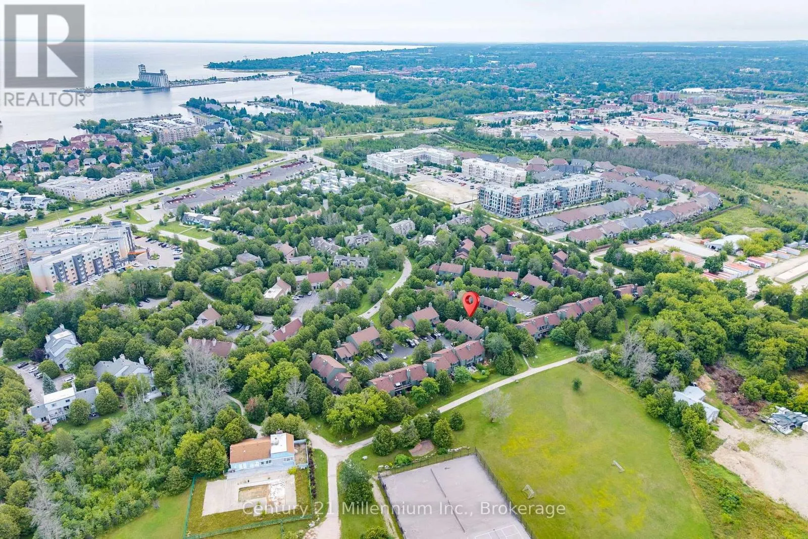 156 ESCARPMENT CRESCENT