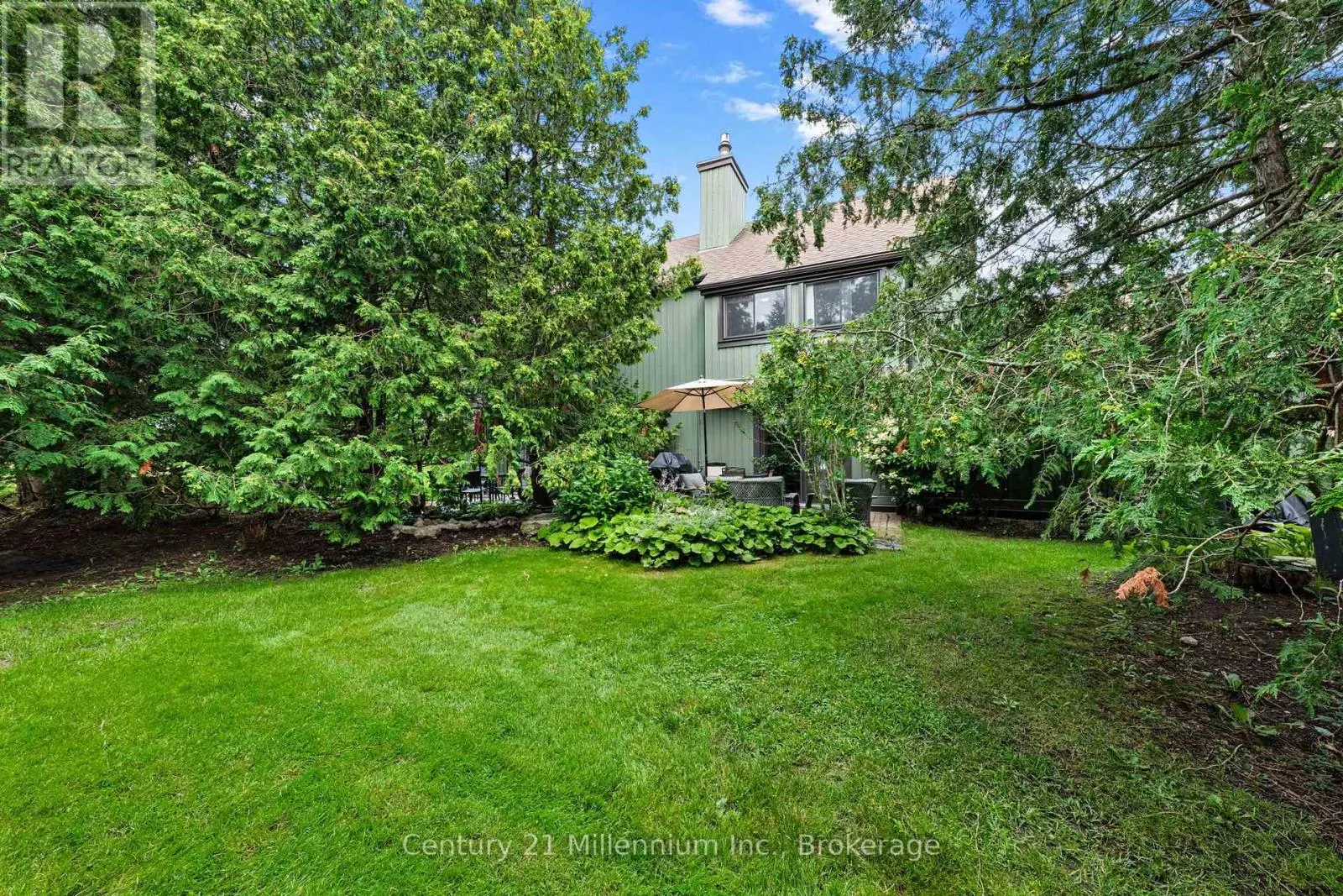 156 ESCARPMENT CRESCENT