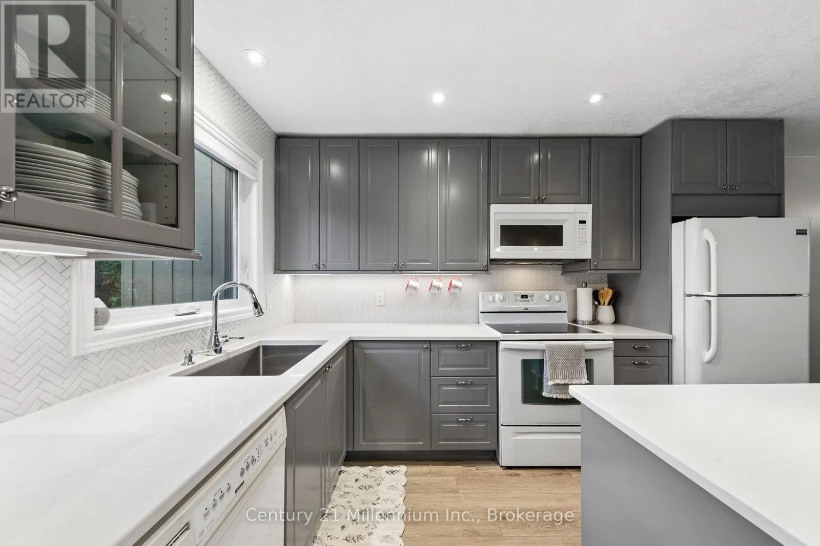 156 ESCARPMENT CRESCENT