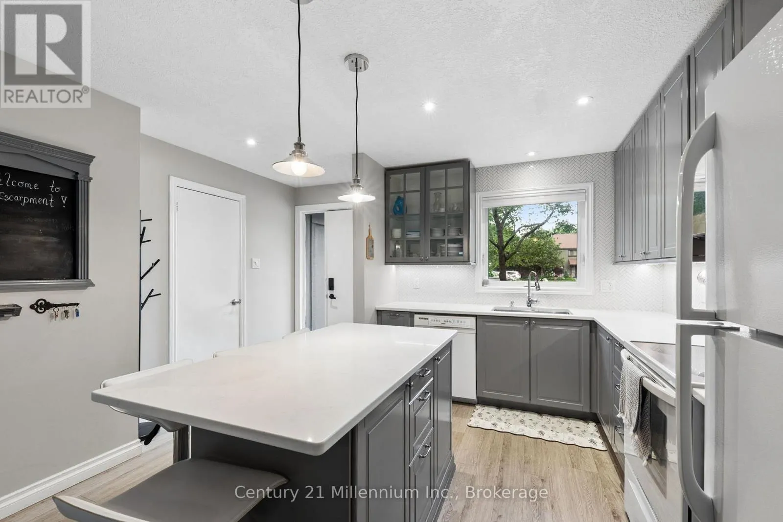 156 ESCARPMENT CRESCENT