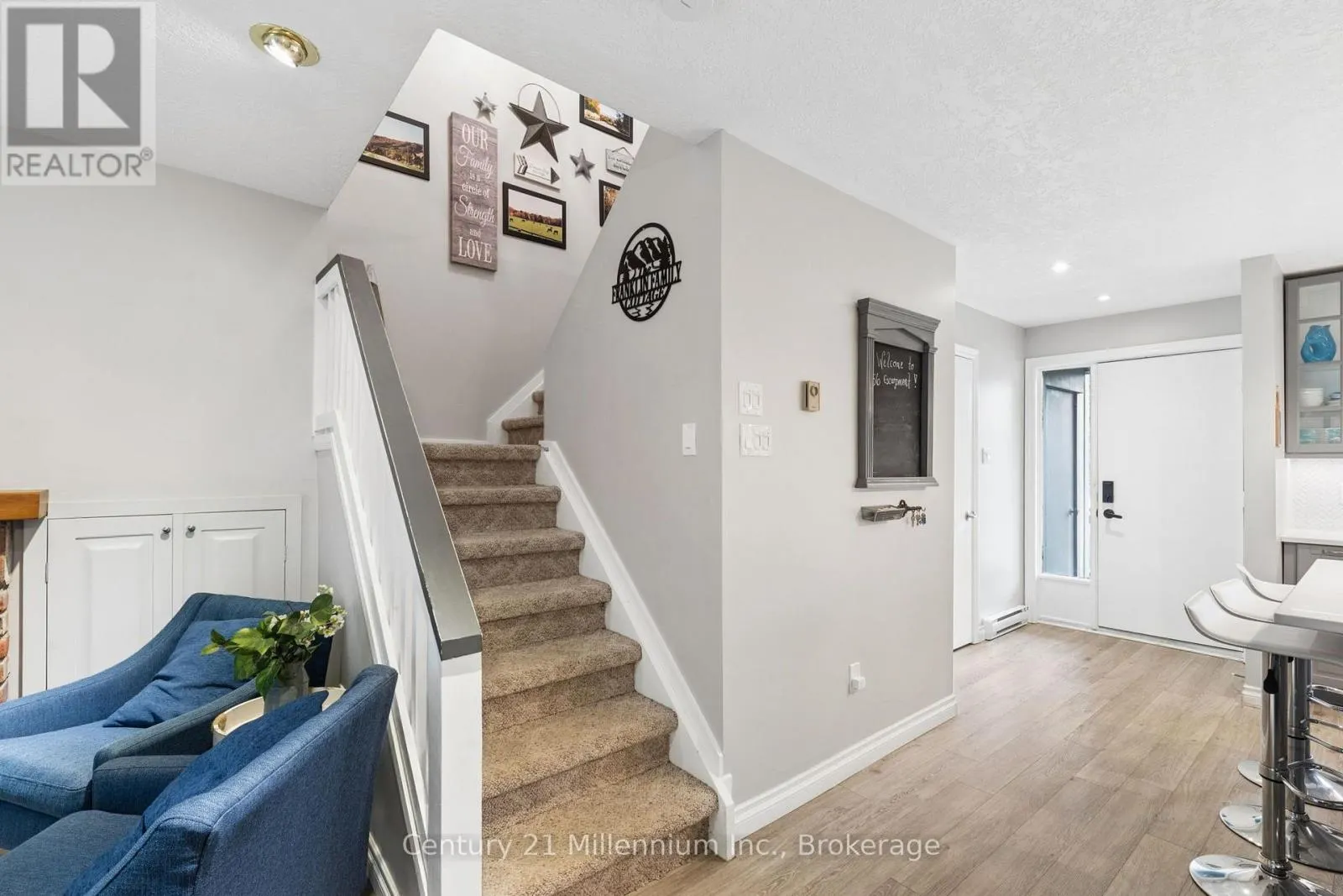 156 ESCARPMENT CRESCENT