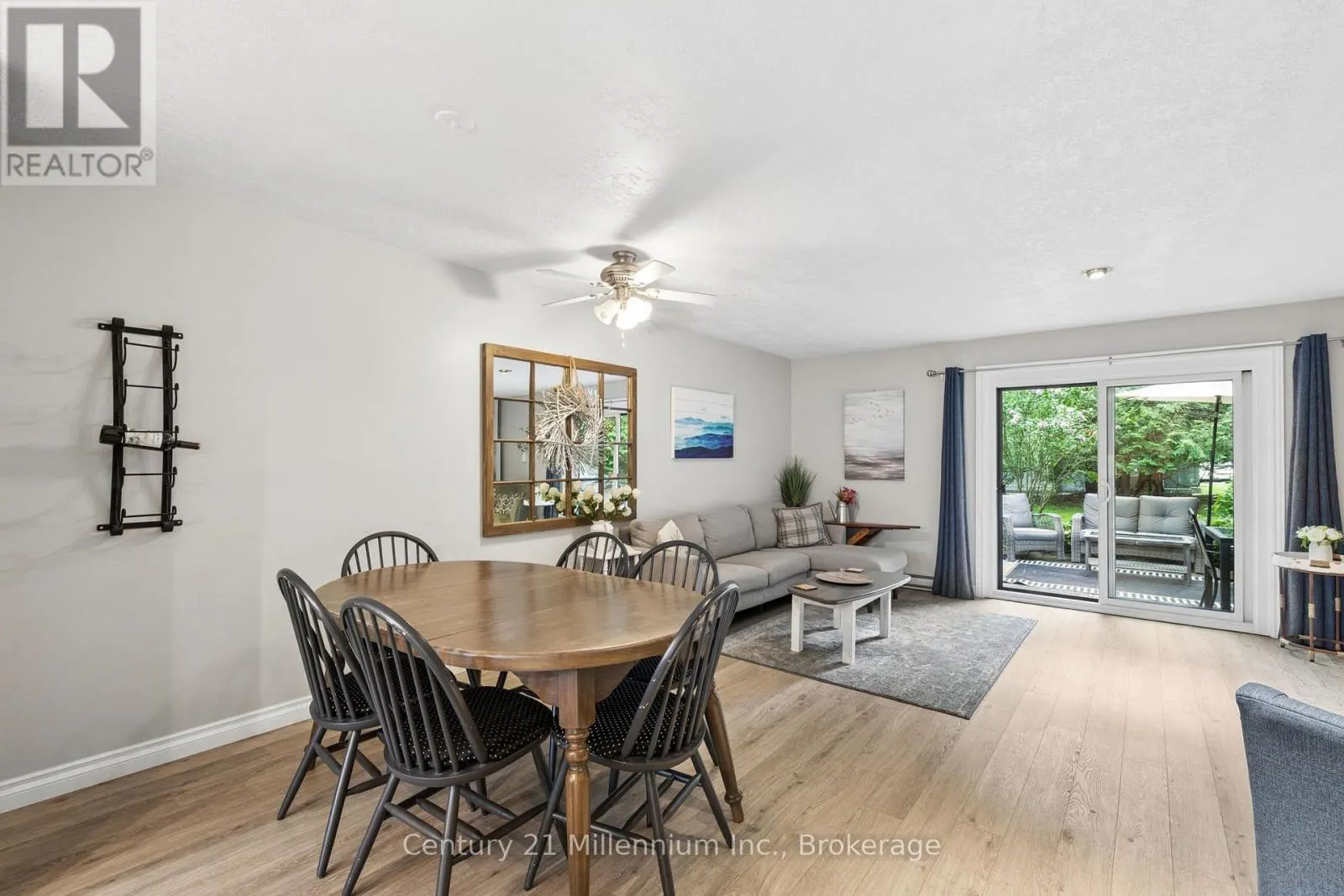 156 ESCARPMENT CRESCENT