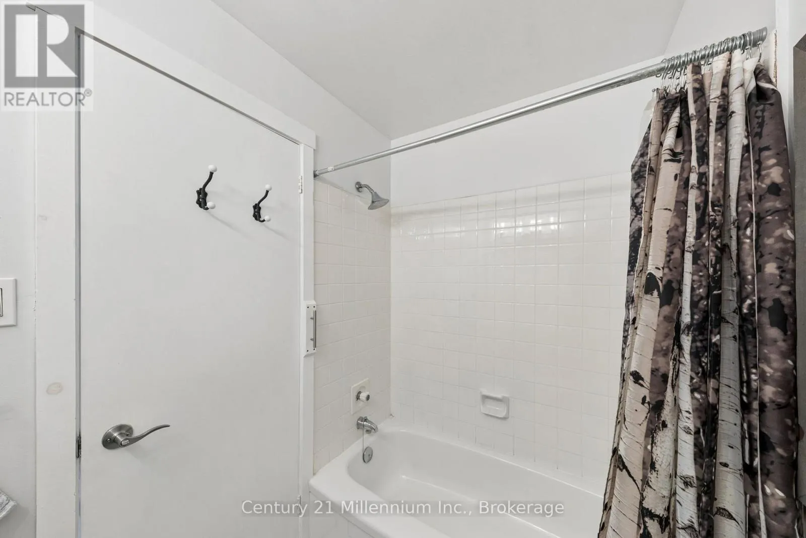 156 ESCARPMENT CRESCENT