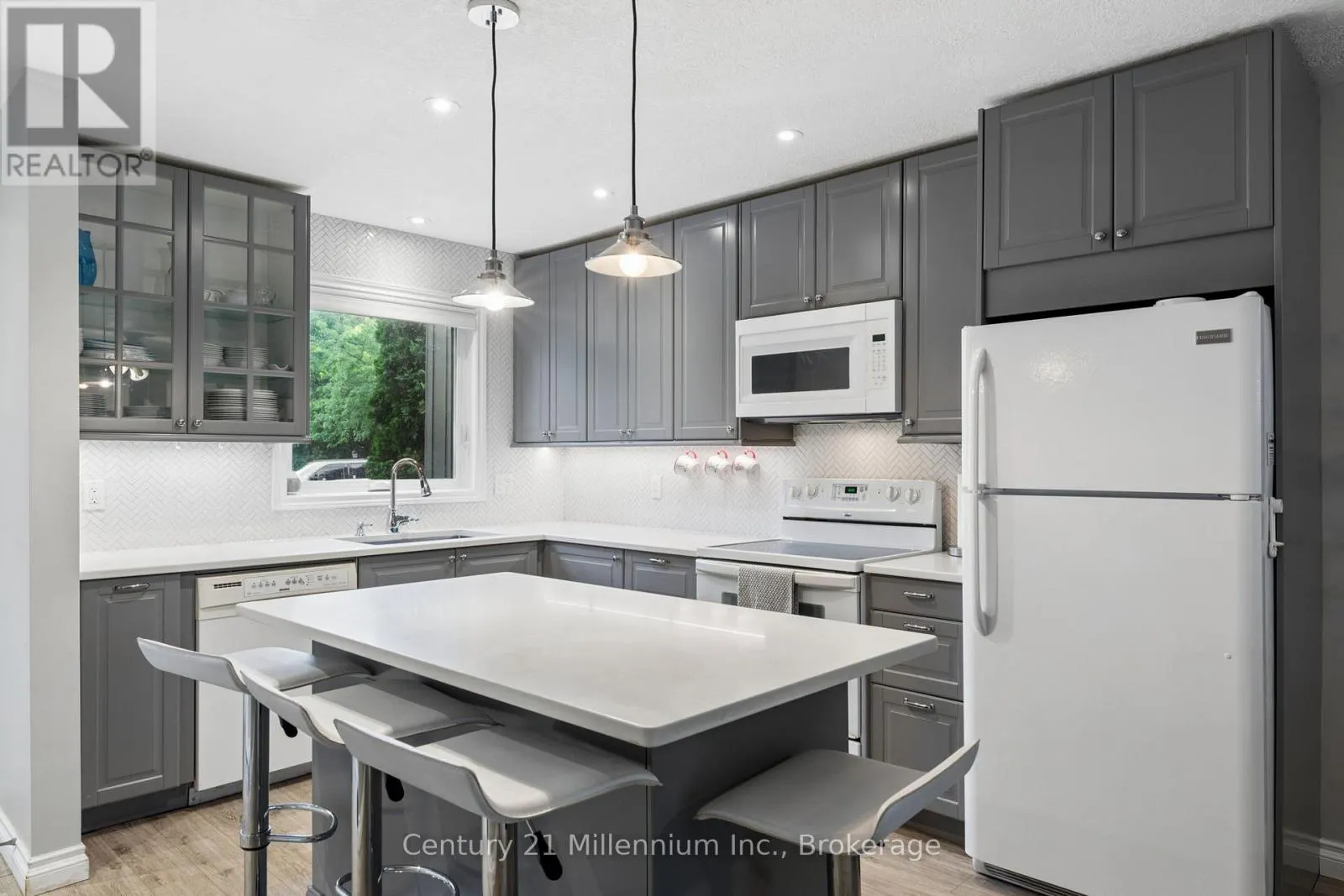 156 ESCARPMENT CRESCENT