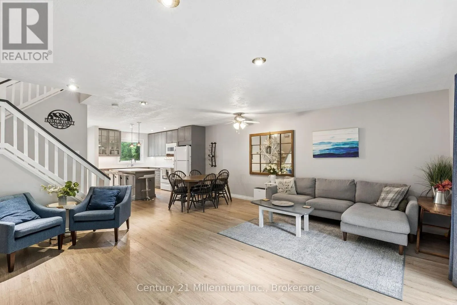 156 ESCARPMENT CRESCENT