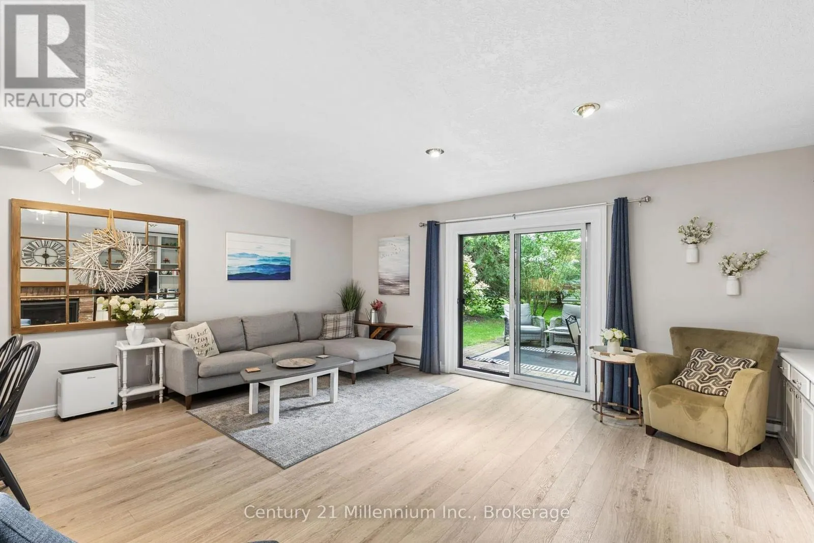 156 ESCARPMENT CRESCENT