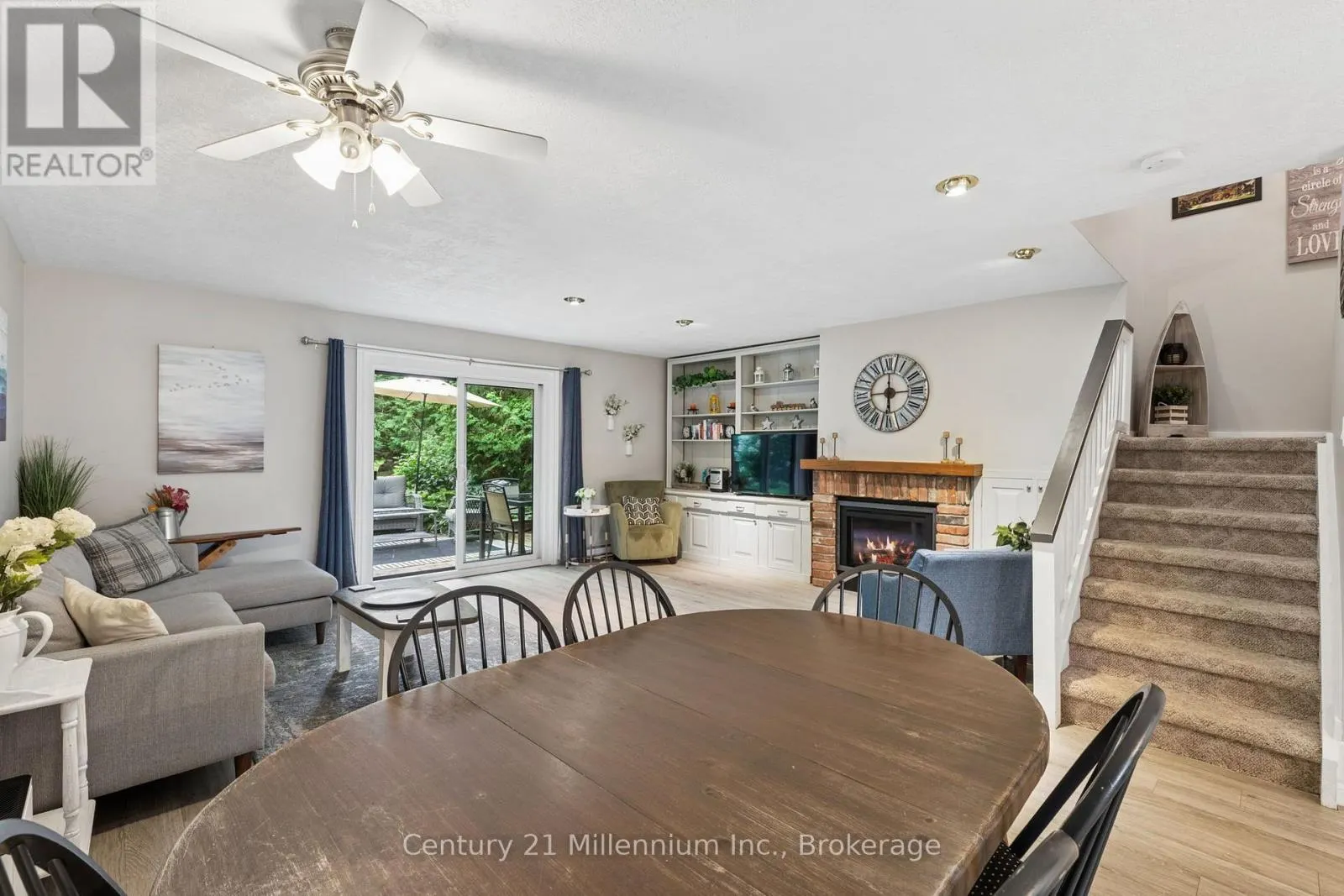156 ESCARPMENT CRESCENT