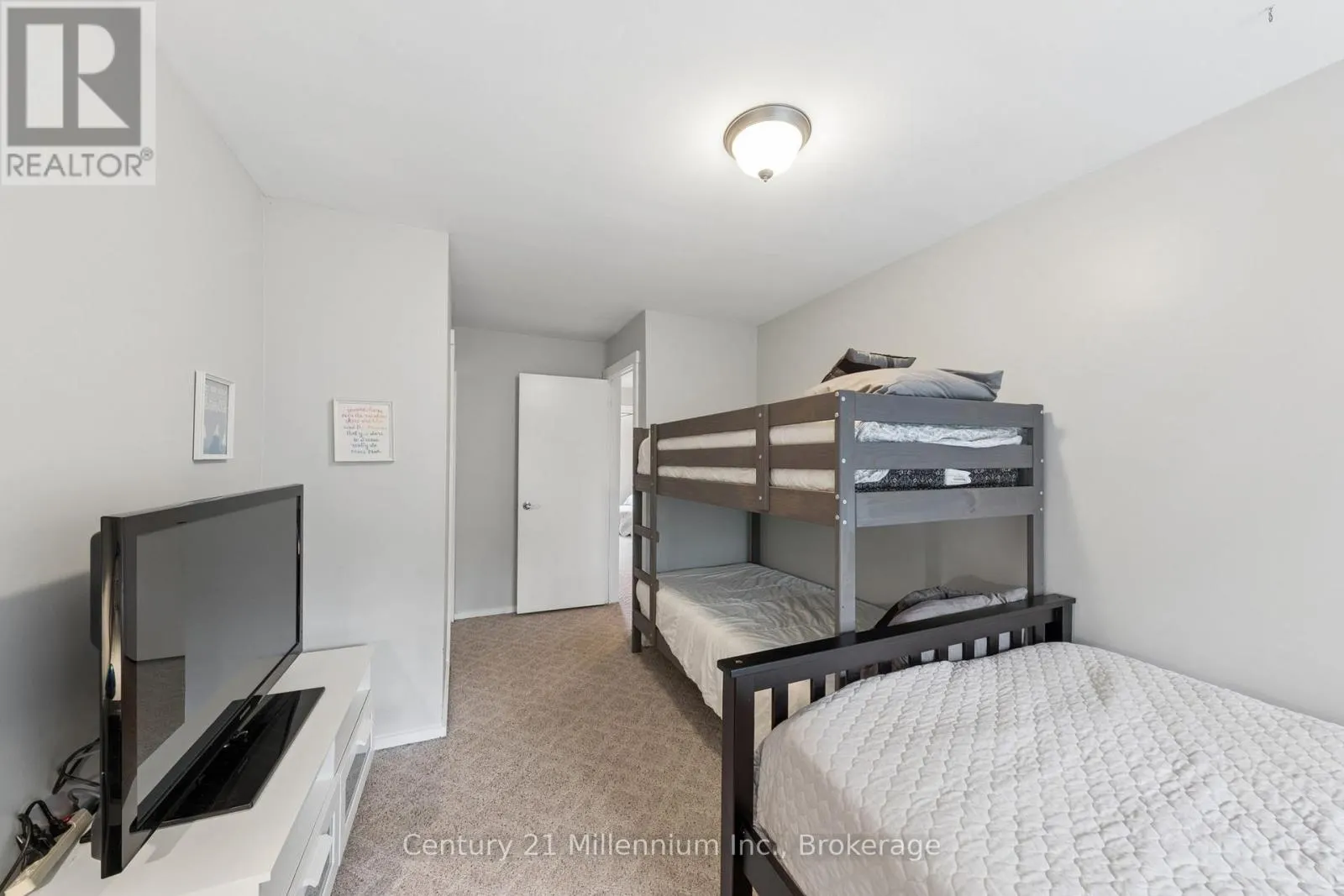 156 ESCARPMENT CRESCENT