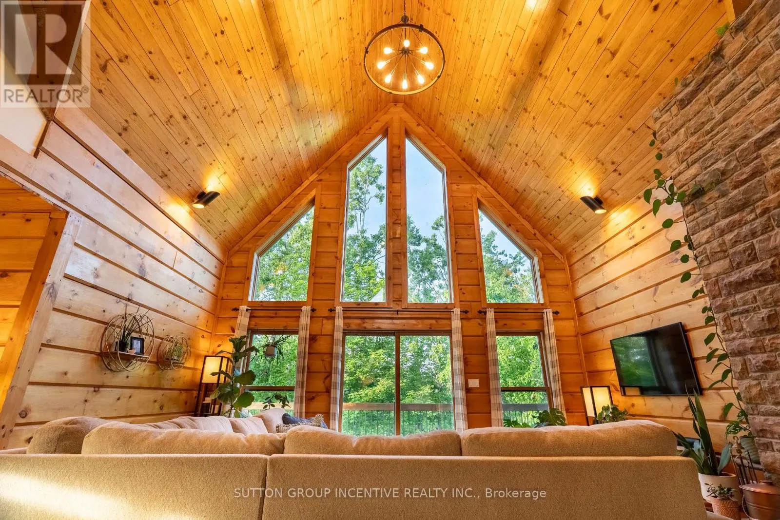17 BRIDLE PATH